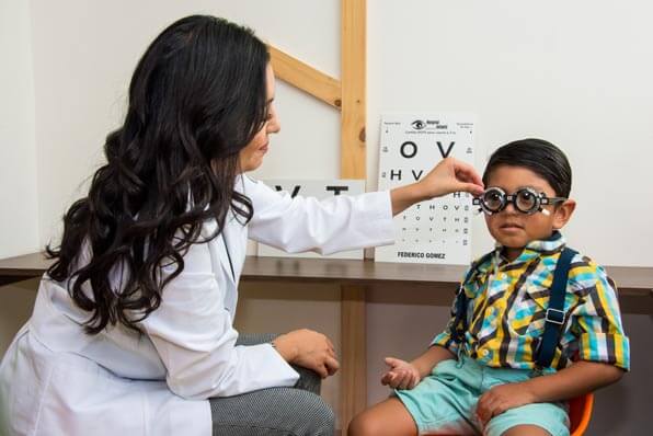 Dra. Karla Sanabria - examen de la vista en San Luis Potosi - examen de la vista para niños en San Luis Potosi