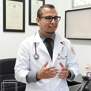 Dr. Miguel Ángel Luna García2
