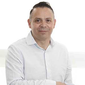 Dr Luis Armando García